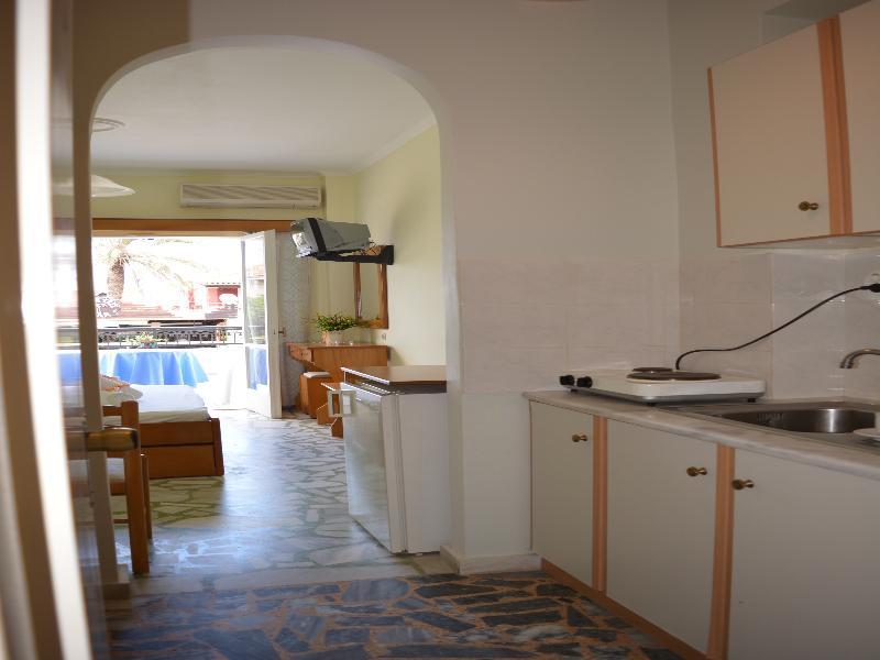Montes Apartments & Studios Alykanas  Bagian luar foto
