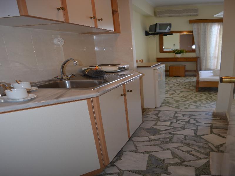 Montes Apartments & Studios Alykanas  Bagian luar foto
