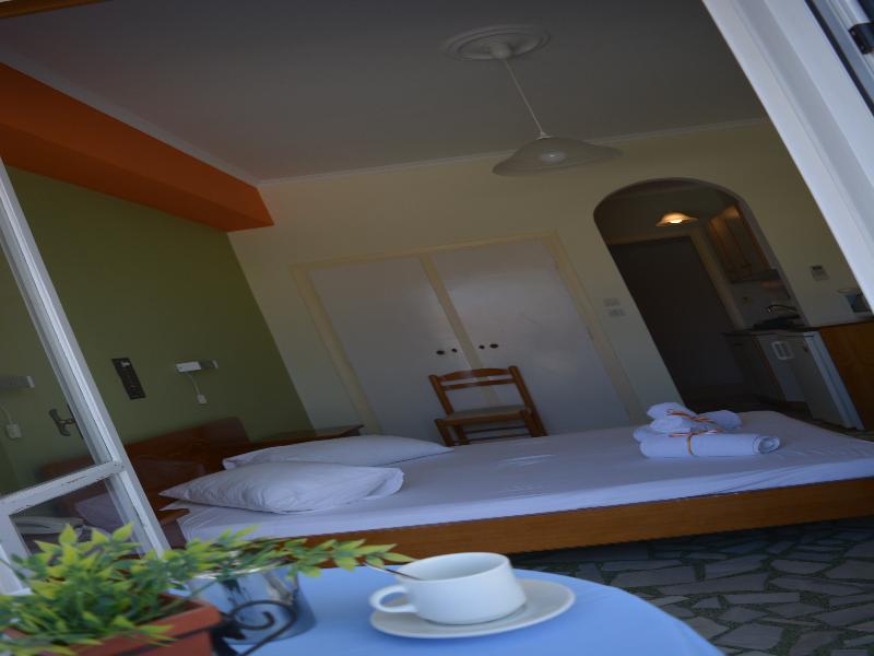 Montes Apartments & Studios Alykanas  Bagian luar foto