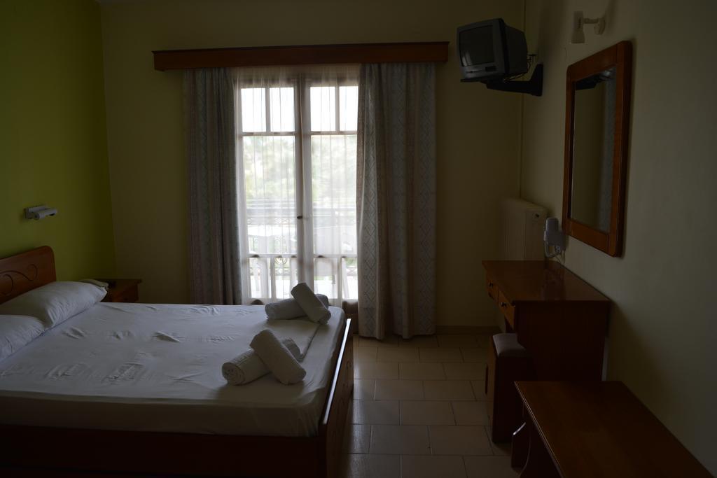 Montes Apartments & Studios Alykanas  Bagian luar foto