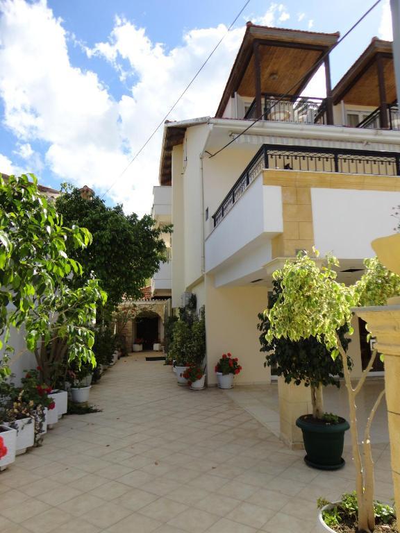 Montes Apartments & Studios Alykanas  Bagian luar foto