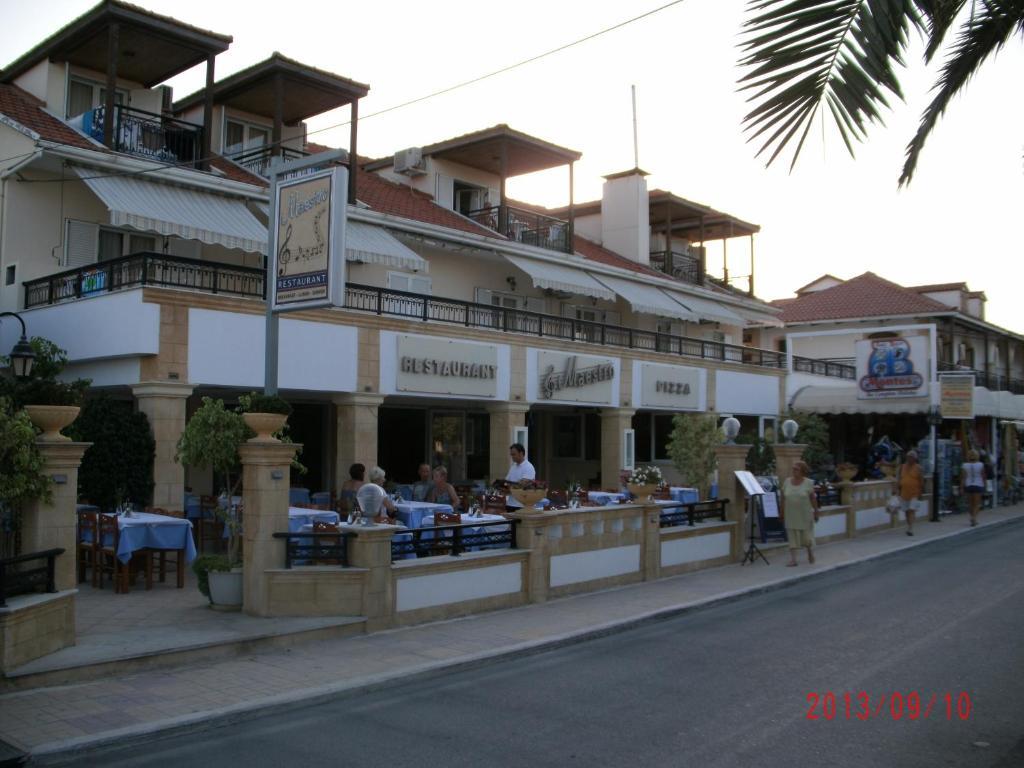 Montes Apartments & Studios Alykanas  Bagian luar foto