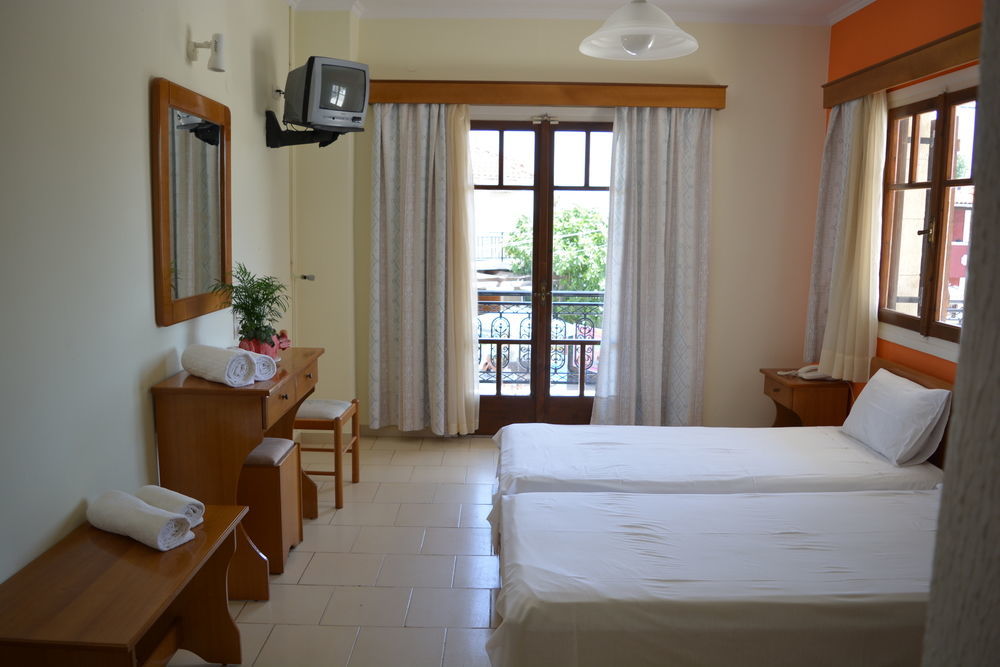 Montes Apartments & Studios Alykanas  Bagian luar foto