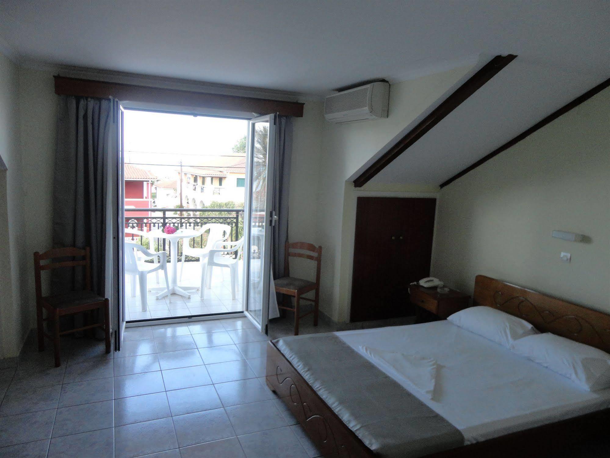 Montes Apartments & Studios Alykanas  Bagian luar foto